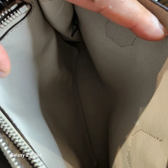 Michael Kors Mercer Pebbled Leather Hand Bag - Picture 4 of 13